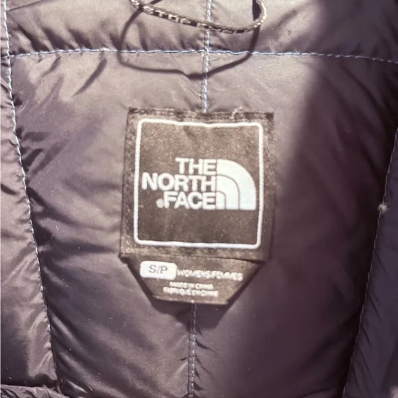 North Face 600 Down Puffer
Classic Cold Weather Fall/Winter
Cozy Navy Jacket - Picture 8 of 8